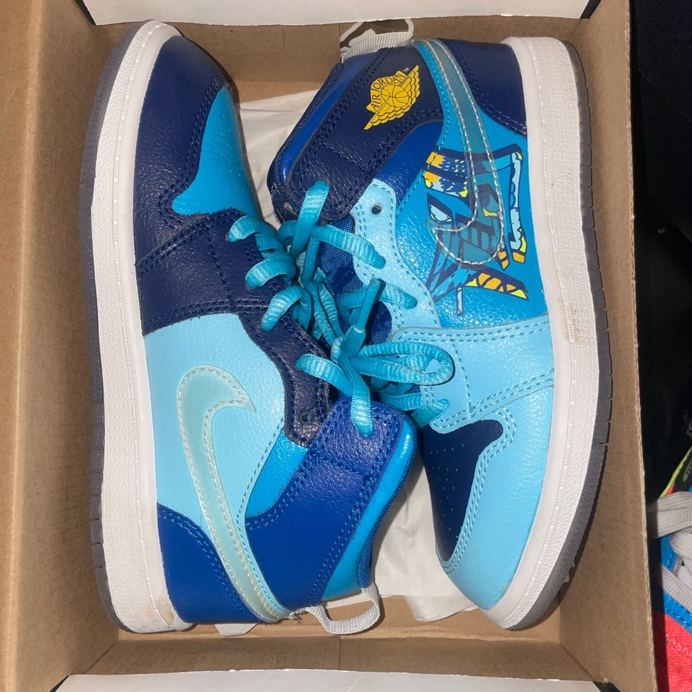 Kids nike retro 1 mid